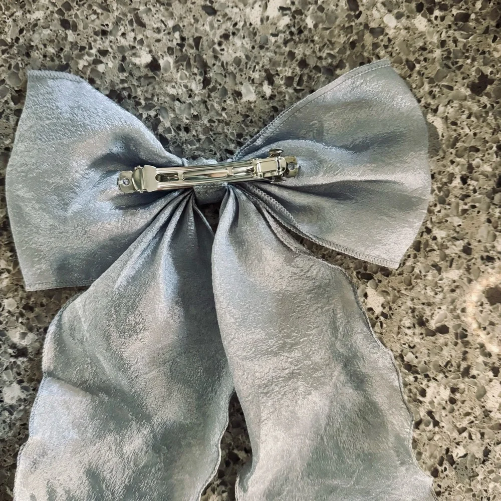 Elegant Silver and Black Hair Bows - EUC 🎀✨